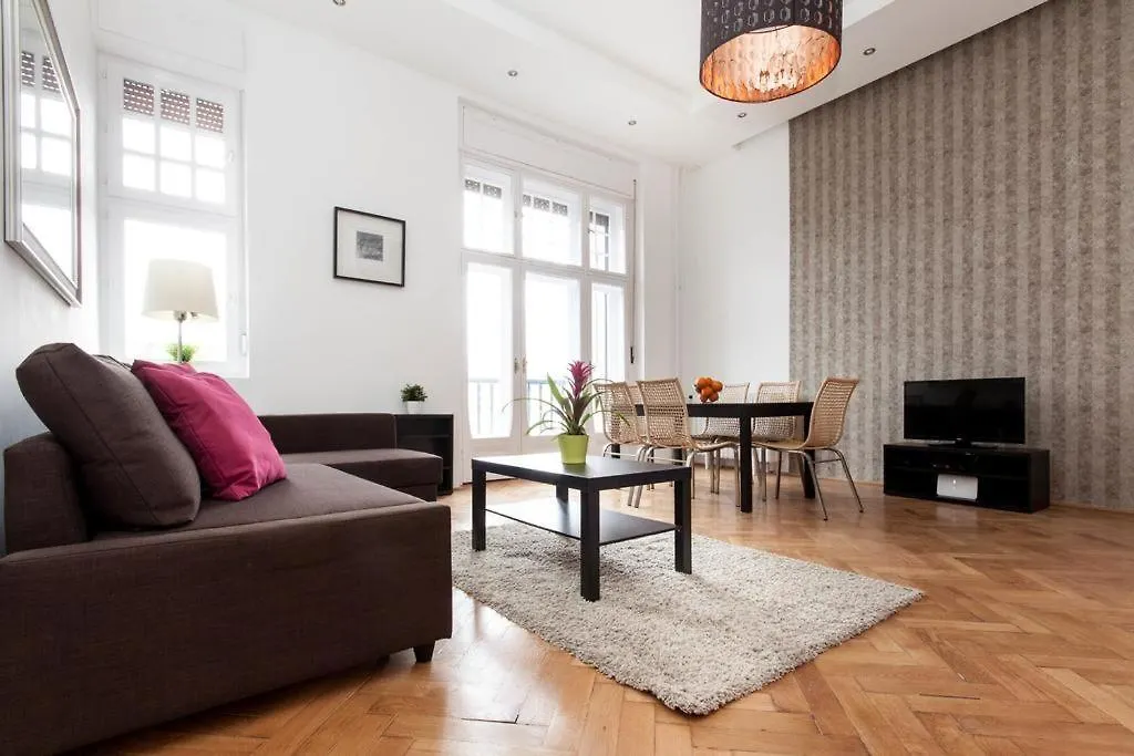 Lovely Condo With A View On Vorosmarty Square Budapeszt Apartament